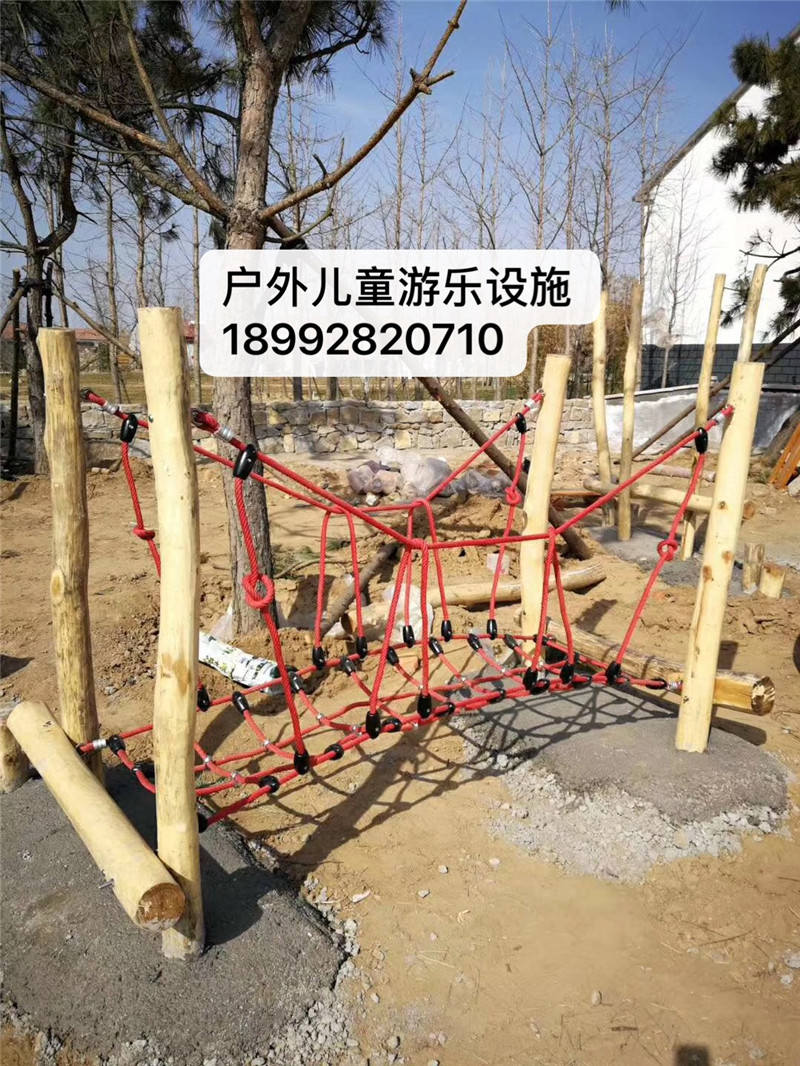 公園戶外實(shí)木獨(dú)木橋定制