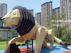 四川濱江地產項目戶外大型木質獅子造型滑梯案例