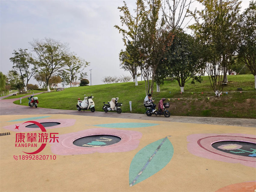 蹦床